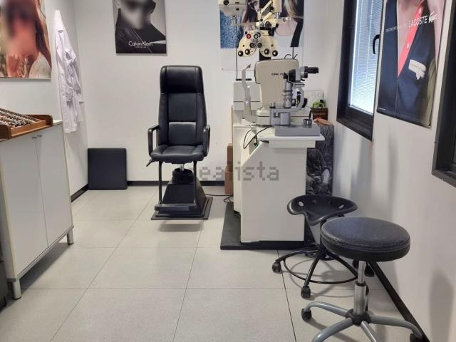 Locale Commerciale in affitto a Crosione, Pavia