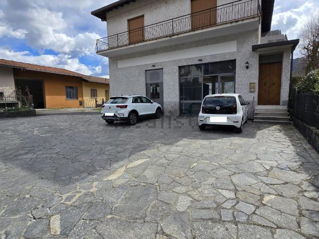 Locale Commerciale in affitto a Clusone, Lombardia