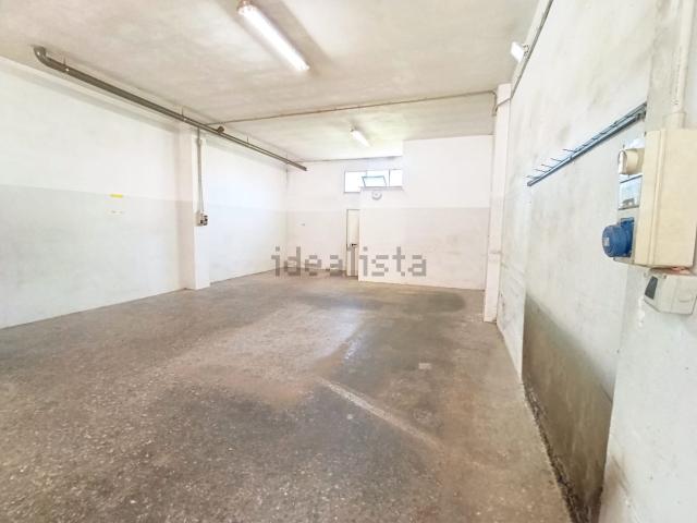 Locale Commerciale in affitto a Dragoni, Puglia