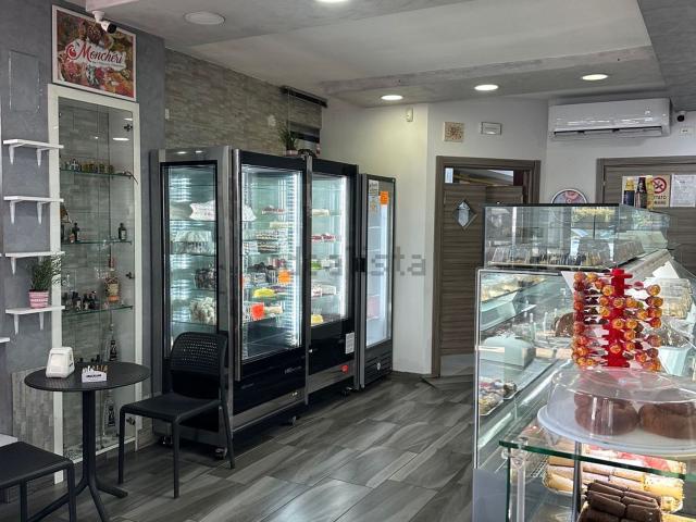 Locale Commerciale in affitto a Calabria, Catanzaro