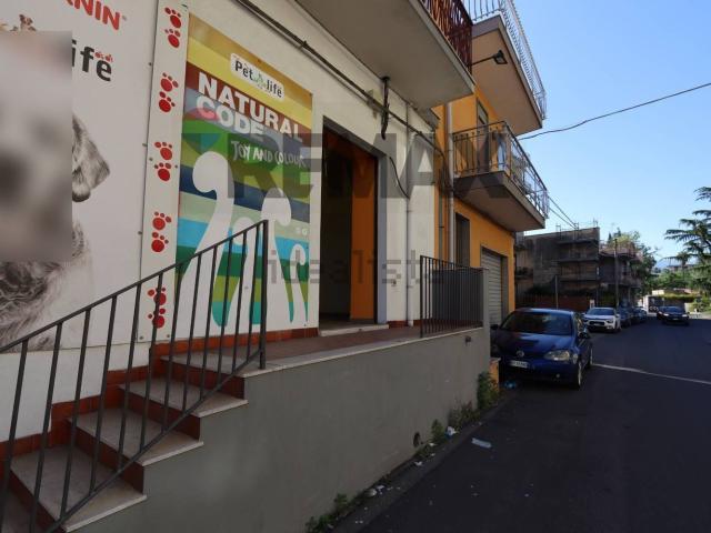 Locale Commerciale in affitto a Giarre, Sicilia