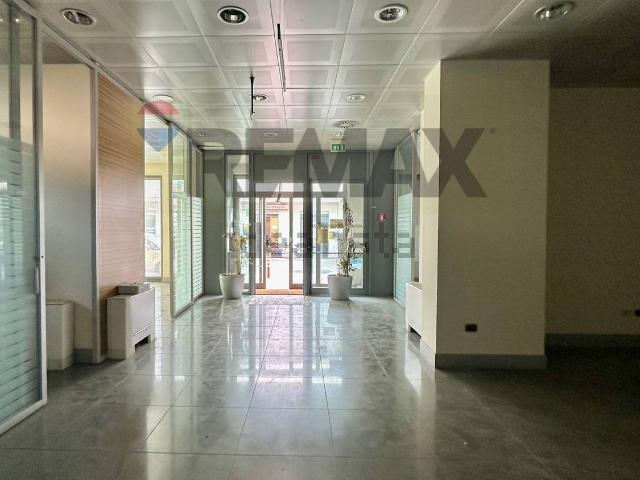 Locale Commerciale in affitto a Riccione, Reggio Emilia