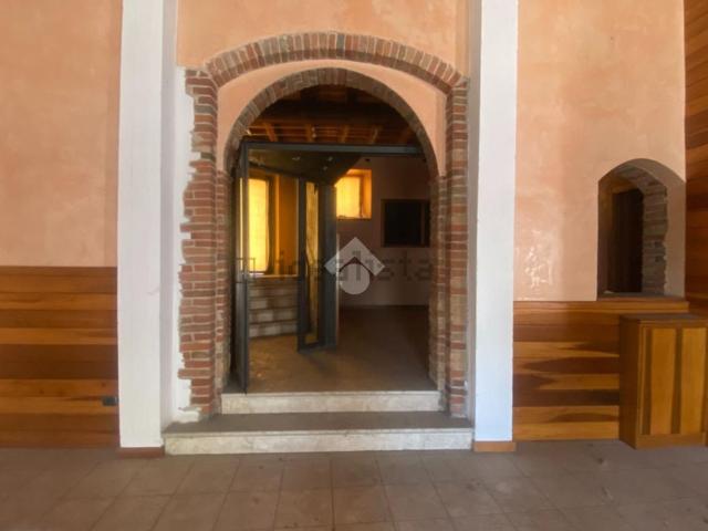 Locale Commerciale in affitto a Palazzolo, Sona