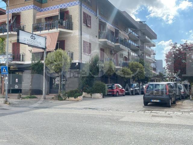 Locale Commerciale in affitto a Bagno d'Aversa, Aversa