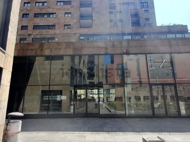 Locale Commerciale in affitto a Municipio 9, Milano