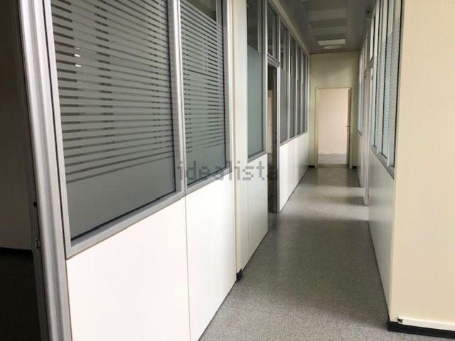 Locale Commerciale in affitto a Unione dei comuni Valli del Reno, Lavino e Samoggia, Casalecchio Di Reno