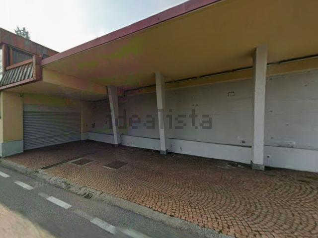 Locale Commerciale in affitto a Albizzate, Lombardia