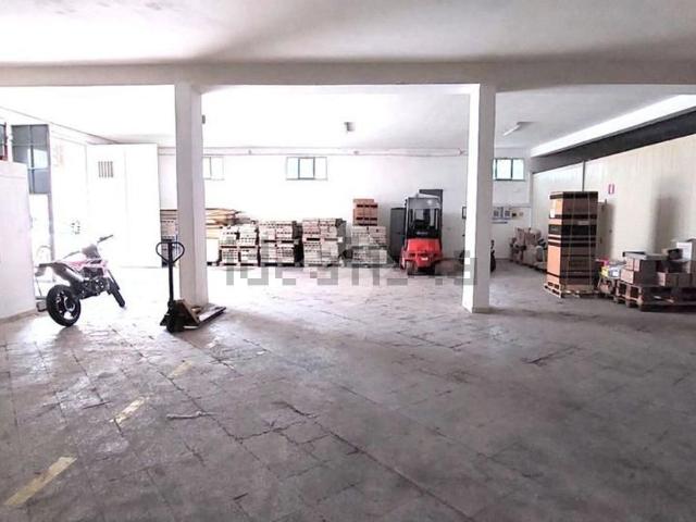 Locale Commerciale in affitto a Alcamo, Sicilia