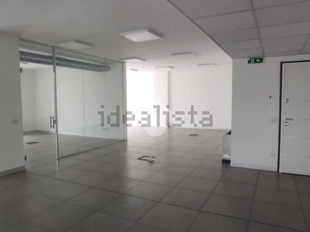 Locale Commerciale in affitto a Colle, Trescore Balneario
