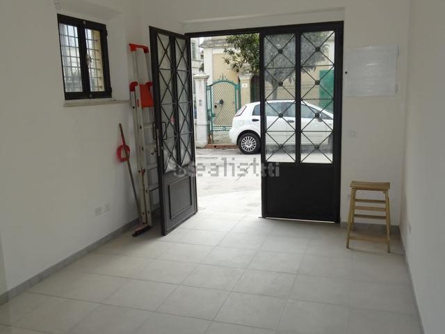 Locale Commerciale in affitto a Marche, Ancona