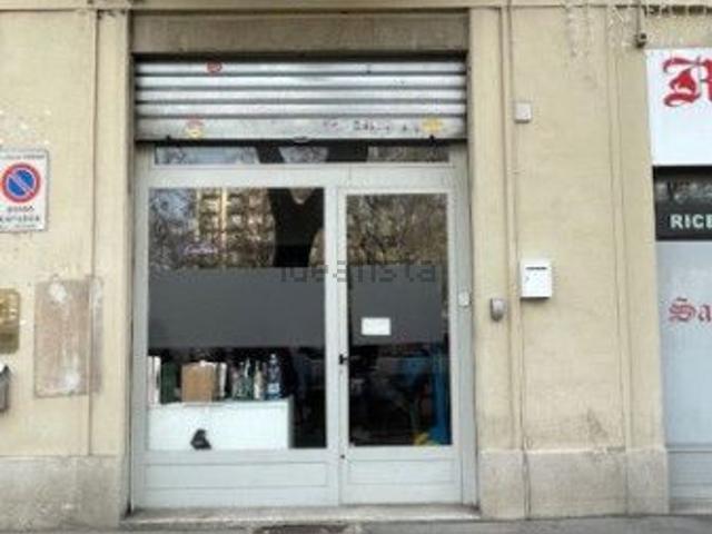 Locale Commerciale in affitto a Circoscrizione 8, Piemonte
