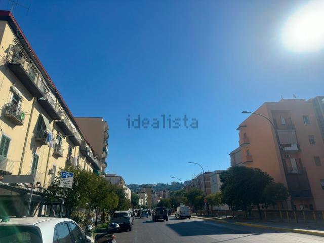 Locale Commerciale in affitto a Municipalità 10, Campania