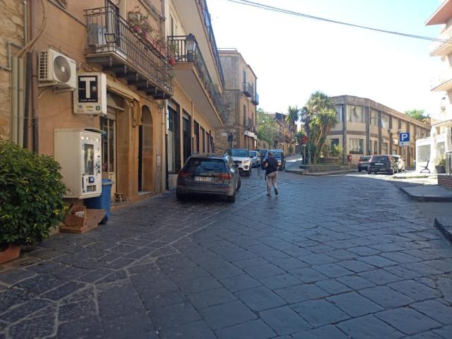 Locale Commerciale in affitto a Aidone, Sicilia