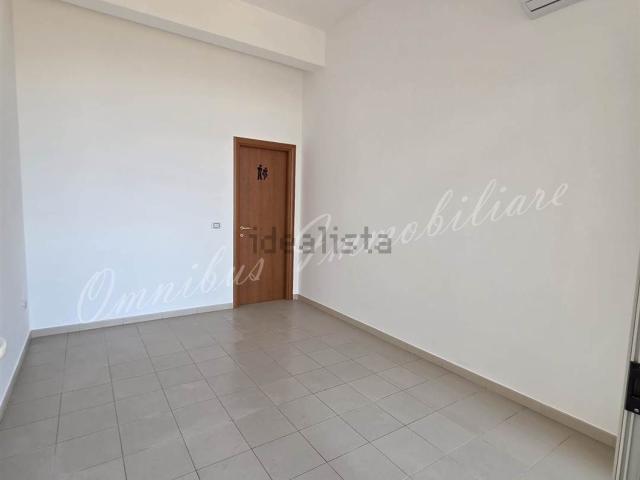 Locale Commerciale in affitto a Puglia, Foggia
