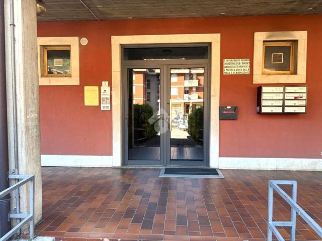 Locale Commerciale in affitto a Comunità montana del Sebino bresciano, Pisogne