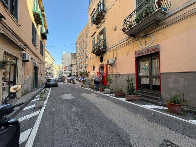 Locale Commerciale in affitto a Municipalità 5, Campania