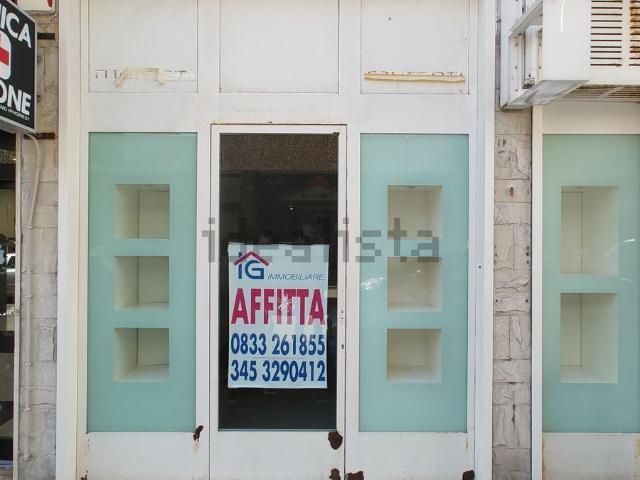 Locale Commerciale in affitto a Puglia, Lecce
