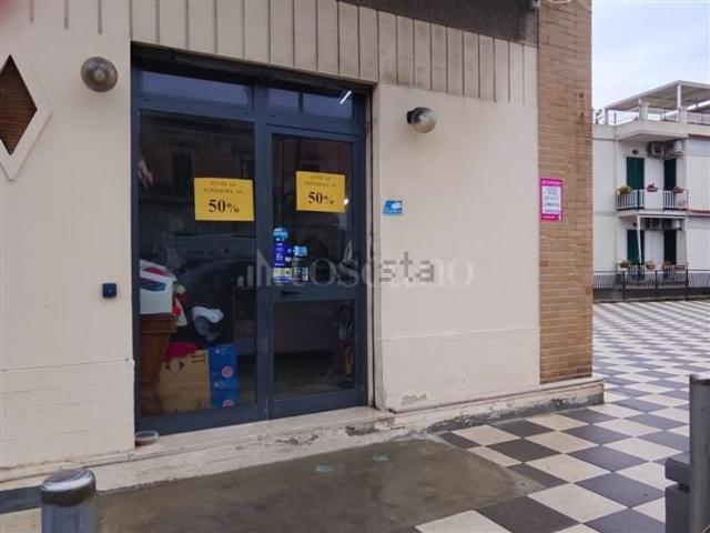 Locale Commerciale in affitto a Sperone, Messina