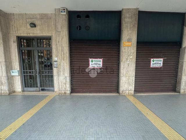 Locale Commerciale in affitto a Zona Sud, Brescia