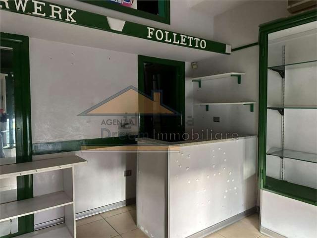 Locale Commerciale in affitto a Giugliano In Campania, Campania
