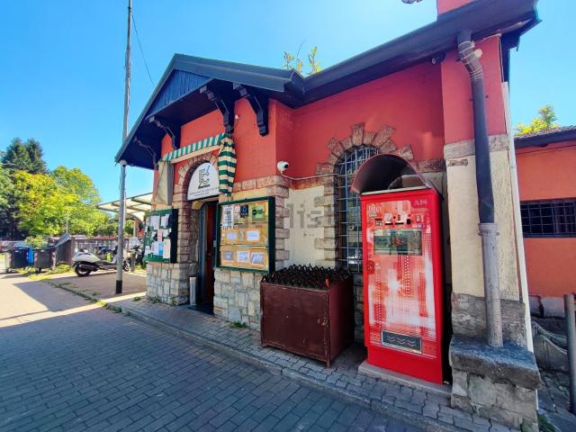 Locale Commerciale in affitto a Comunità Montana Valli del Verbano, Cittiglio