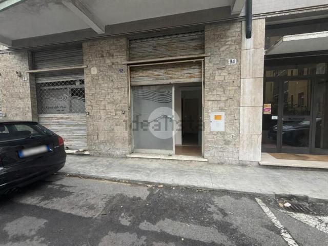 Locale Commerciale in affitto a Ponente, Serra Riccò