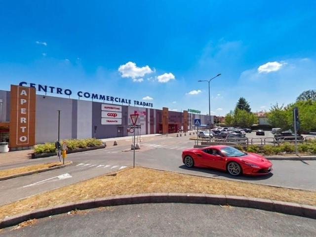 Locale Commerciale in affitto a Tradate, Lombardia
