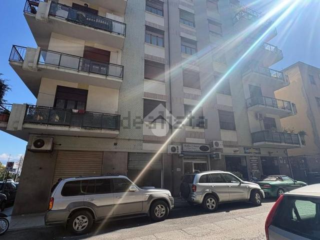 Locale Commerciale in affitto a V Circoscrizione, Messina