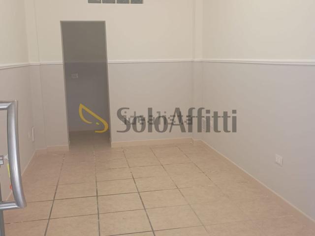Locale Commerciale in affitto a Puglia, Bari