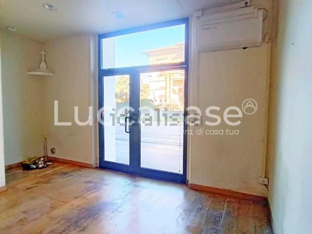 Locale Commerciale in affitto a San Concordio, Bagni Di Lucca Ponte