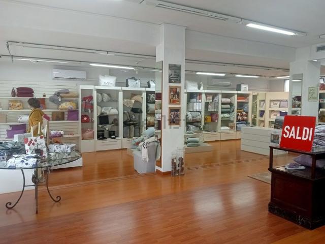 Locale Commerciale in affitto a Cortona, Toscana