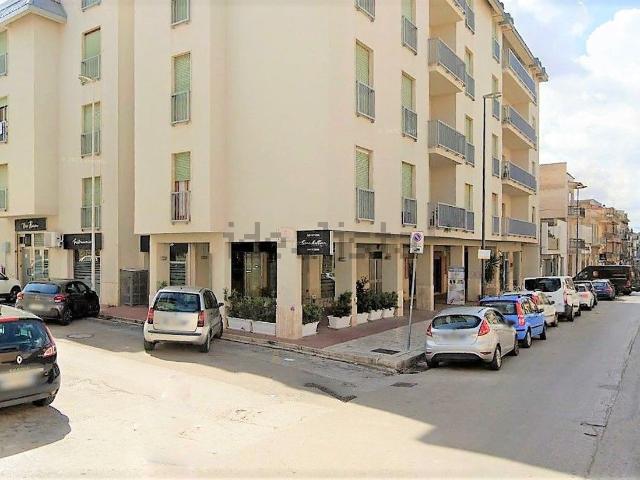 Locale Commerciale in affitto a Alcamo, Sicilia