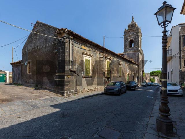 Locale Commerciale in affitto a Trecastagni, Catania