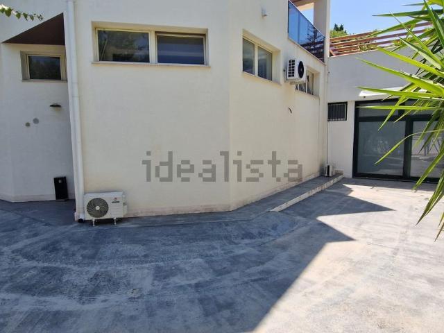 Locale Commerciale in affitto a Puglia, Barletta-andria-trani