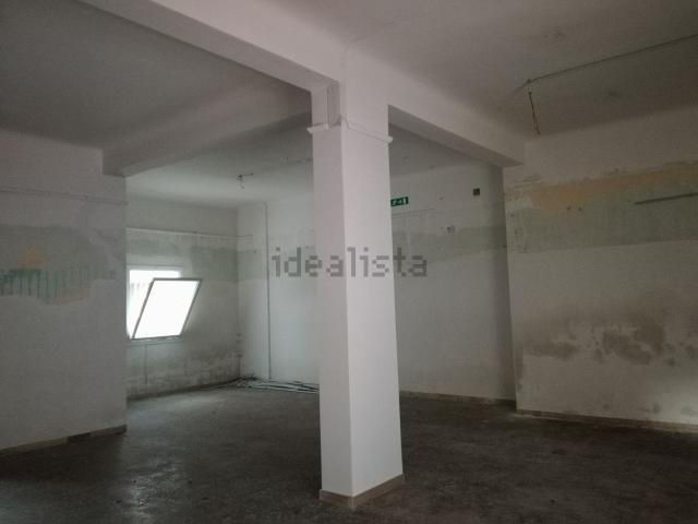 Locale Commerciale in affitto a Puglia, Taranto