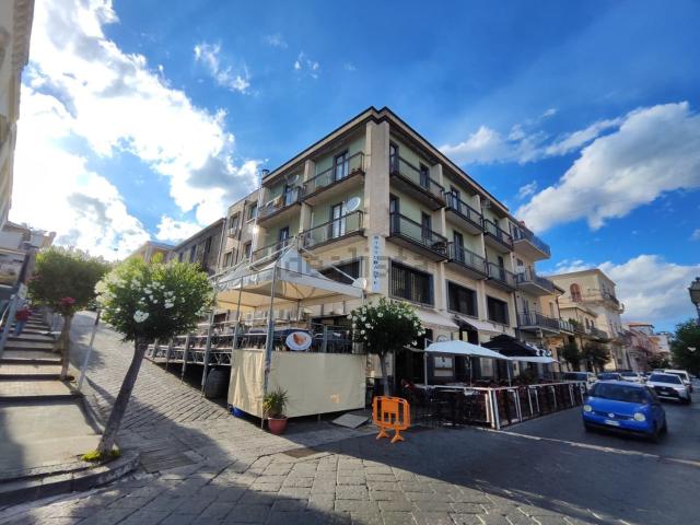 Locale Commerciale in affitto a Zafferana Etnea, Sicilia
