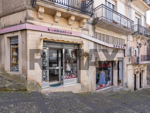 Locale Commerciale in affitto a Palazzolo Acreide, Siracusa
