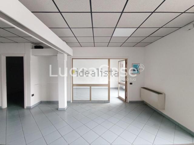 Locale Commerciale in affitto a Zone, Capannori