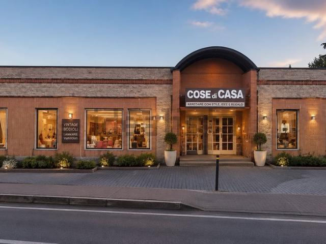 Locale Commerciale in affitto a Camigliano Santa Gemma, Capannori