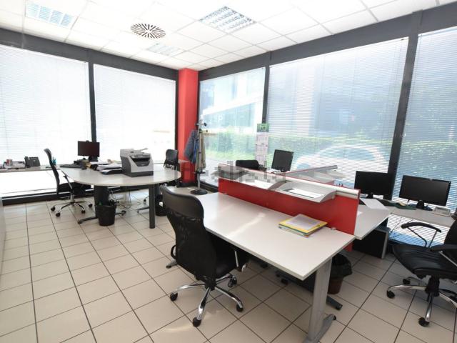 Locale Commerciale in affitto a Padova, Veneto