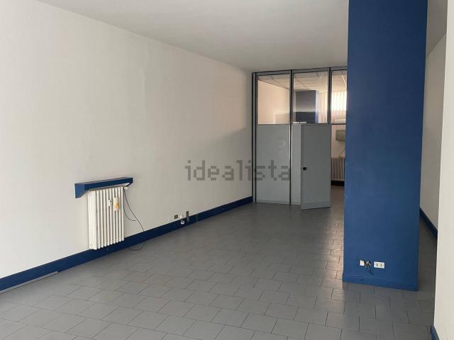 Locale Commerciale in affitto a Borgo Palazzo, Bergamo
