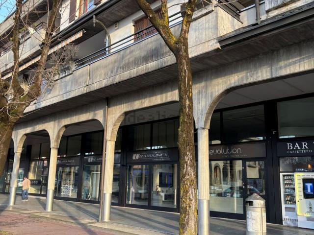 Locale Commerciale in affitto a Busto Arsizio, Lombardia