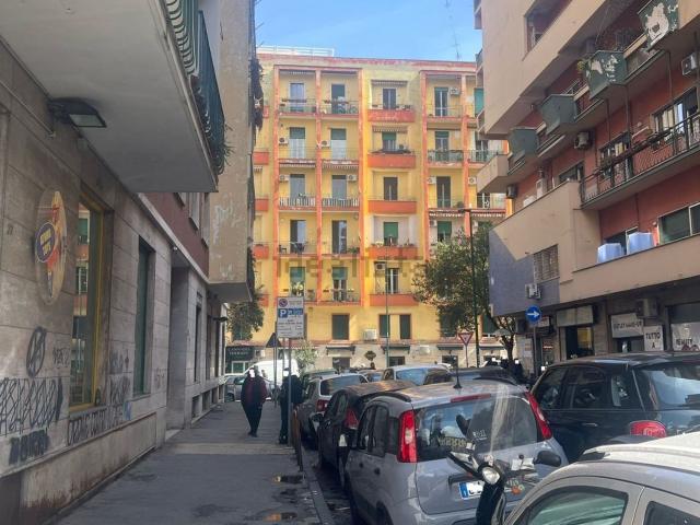 Locale Commerciale in affitto a Municipalità 5, Campania