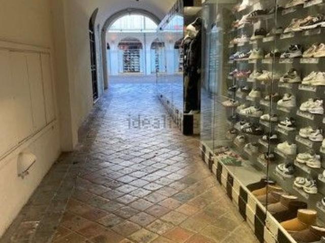 Locale Commerciale in affitto a Centro Storico, Marche