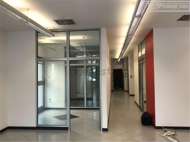 Locale Commerciale in affitto a Punta, Modena