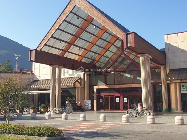 Locale Commerciale in affitto a Comunità montana del Sebino bresciano, Pisogne
