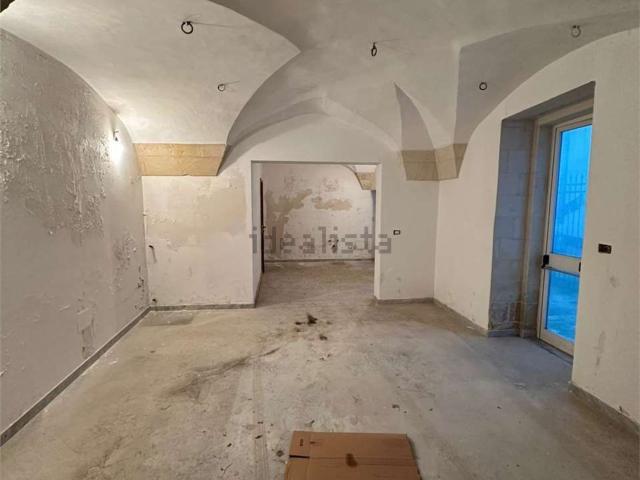 Locale Commerciale in affitto a Puglia, Lecce