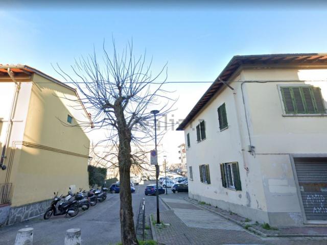Locale Commerciale in affitto a Scandicci, Toscana