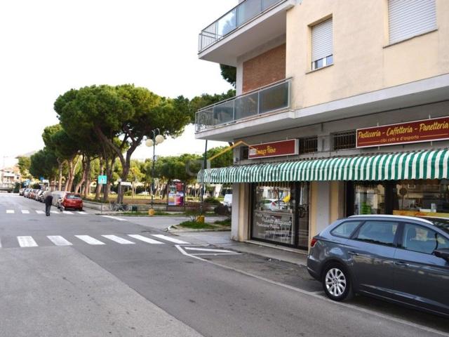 Locale Commerciale in affitto a Marche, Fermo