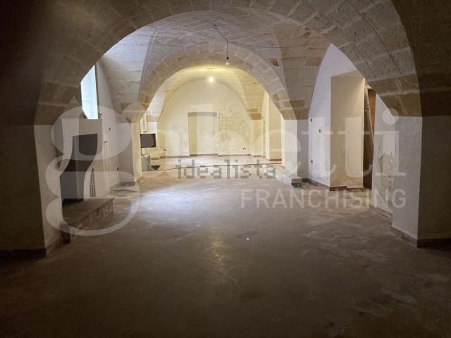 Locale Commerciale in affitto a Centro, Puglia
